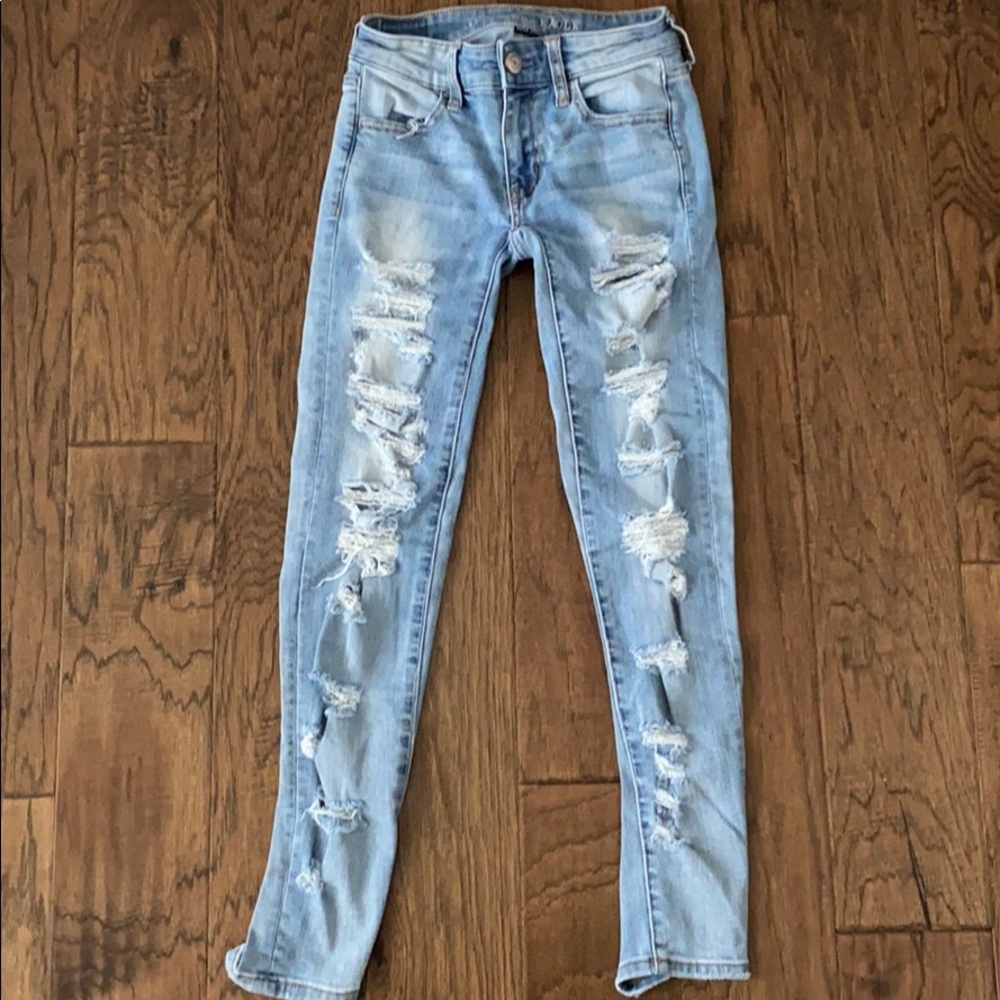 American Eagle light wash ripped skinny jeans